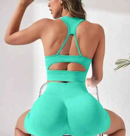 Hot Selling New Women's Seamless Gym Yoga Fitness Sportswear High Waist Butt Lift Squats Shorts Solid Color Sleeve Crop Top Set